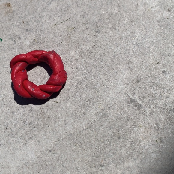 Red thick ring - Picture 2 of 3